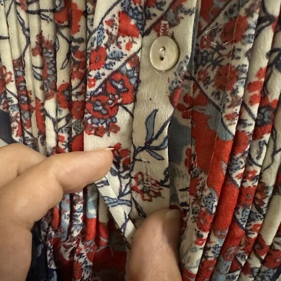 💥Daniel Rainn Gleeson Tab Sleeve Pleated Front Blue Red Floral Popover Blouse M - Picture 4 of 14